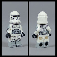Load image into Gallery viewer, JONAK Toys UV Printed Figure- 41st Elite (Dual Mold Legs) w/ GCC Helmet
